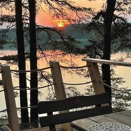 Dziesiątka Nad Samym Jeziorem - Pierwsza Linia Borsk