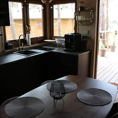 Dziesiatka Nad Samym Jeziorem - Pierwsza Linia Borsk