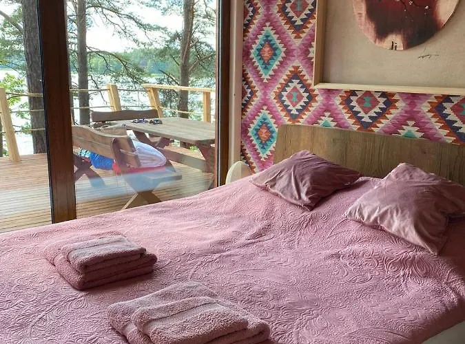 Dziesiatka Nad Samym Jeziorem - Pierwsza Linia