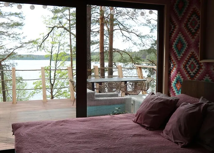 Dziesiatka Nad Samym Jeziorem - Pierwsza Linia *